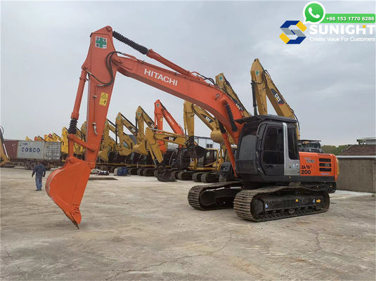 La excavadora usada Hitachi ZX 200 funciona perfectamente y se vende a bajo precio con pocas horas de trabajo